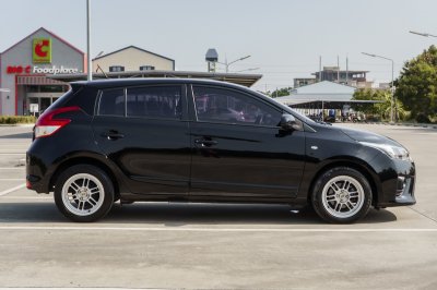 TOYOTA YARIS 1.2 J AT ปี 2017 (6กท7156)