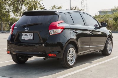 TOYOTA YARIS 1.2 J AT ปี 2017 (6กท7156)