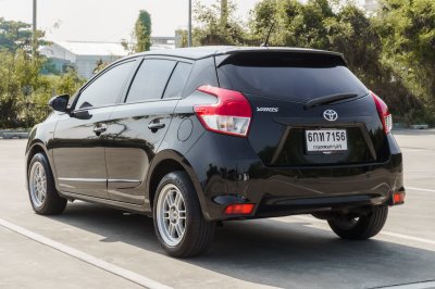 TOYOTA YARIS 1.2 J AT ปี 2017 (6กท7156)