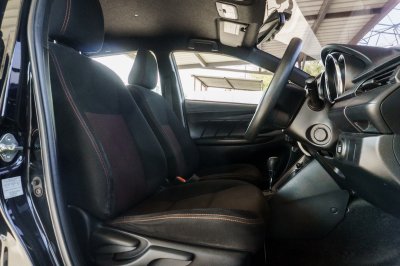 TOYOTA YARIS 1.2 J AT ปี 2017 (6กท7156)