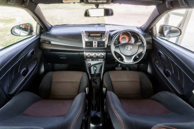 TOYOTA YARIS 1.2 J AT ปี 2017 (6กท7156)