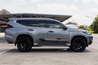 MITSUBISHI PAJERO SPORT 2.4 GLS ITD 2WD AT ปี2015 (4กว8415)