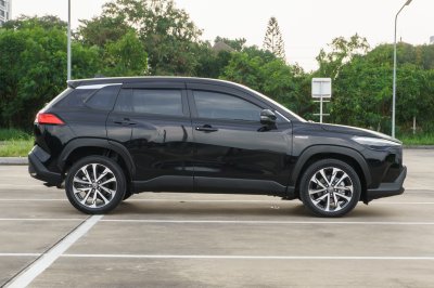 TOYOTA COROLLA CROSS 1.8 HYBRID PREMIUM ปี2021 (2ขณ3081)