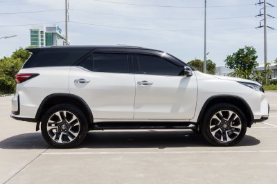 TOYOTA FORTUNER 2.4 LEGENDER ปี2021 (1ขอ2325)