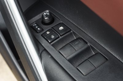 TOYOTA COROLLA CROSS 1.8 HYBRID PREMIUM ปี2021 (2ขณ3081)