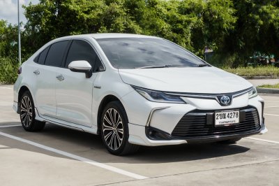 TOYOTA ALTIS 1.8 HV PREMIUM SAFETY AT ปี2021 (2ขณ4278)
