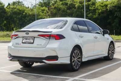 TOYOTA ALTIS 1.8 HV PREMIUM SAFETY AT ปี2021 (2ขณ4278)