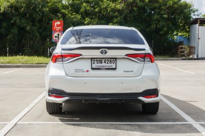 TOYOTA ALTIS 1.8 HV PREMIUM SAFETY AT ปี2021 (2ขณ4280)