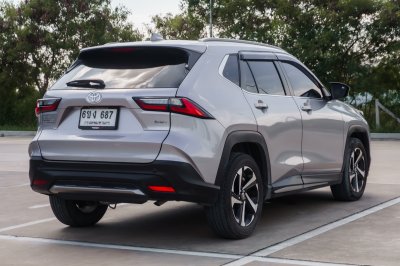 TOYOTA YARIS CROSS 1.5 HEV PREMIUM ปี2024 จด2025 (6ขง687)