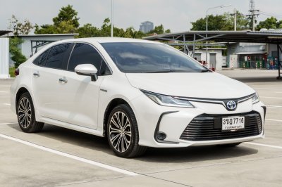 TOYOTA ALTIS 1.8 HYBRID PREMIUM ปี2022 (3ขฎ7716)