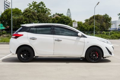 TOYOTA YARIS 1.2 J AT ปี 2018 (7กผ3632)