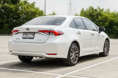 TOYOTA ALTIS 1.8 HYBRID PREMIUM ปี2022 (3ขฎ7716)