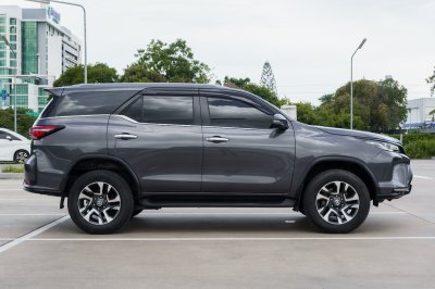 TOYOTA FORTUNER 2.4 LEADER AT ปี 2023 (7ขฐ2493)