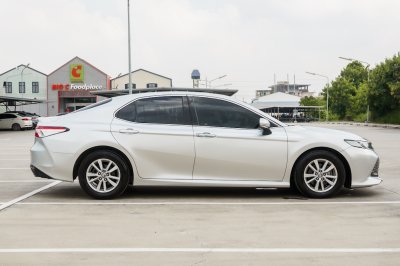 TOYOTA CAMRY 2.0 G ปี2021 (ขน2432)