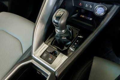 TOYOTA YARIS CROSS 1.5 HEV PREMIUM LUXURY ปี2024