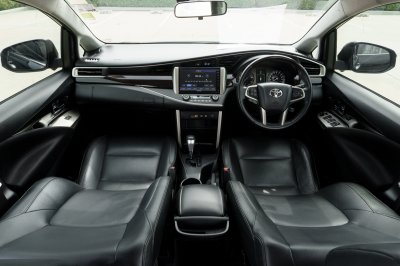 TOYOTA INNOVA 2.8 CRYSTA PREMIUM ปี2021 (6ขอ3110)
