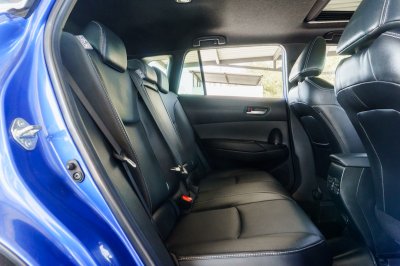 TOYOTA COROLLA CROSS 1.8 HYBRID PREMIUM SAFETY ปี2021 (9กย7866)