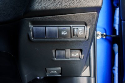 TOYOTA COROLLA CROSS 1.8 HYBRID PREMIUM SAFETY ปี2021 (9กย7866)