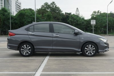 HONDA CITY 1.5 V+ ปี2017 จด2018 (7กก3212)