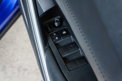 TOYOTA COROLLA CROSS 1.8 HYBRID PREMIUM SAFETY ปี2021 (9กย7866)