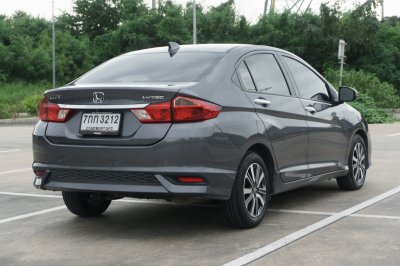 HONDA CITY 1.5 V+ ปี2017 จด2018 (7กก3212)