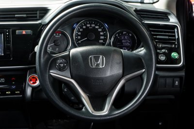 HONDA CITY 1.5 V+ ปี2017 จด2018 (7กก3212)