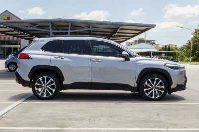 TOYOTA COROLLA CROSS 1.8 HYBRID PREMIUM SAFETY AT ปี2021 (9กพ6138)