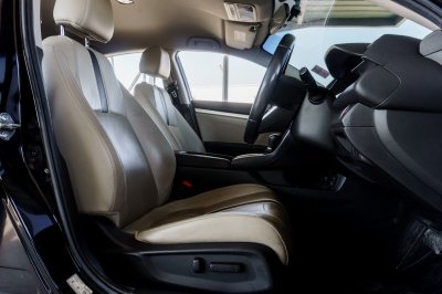 HONDA CIVIC 1.8 EL ปี2018 จด2019 (8กฉ933)