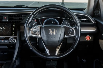HONDA CIVIC 1.8 EL ปี2018 จด2019 (8กฉ933)