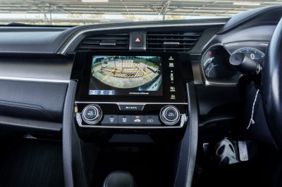 HONDA CIVIC 1.8 EL ปี2018 จด2019 (8กฉ933)