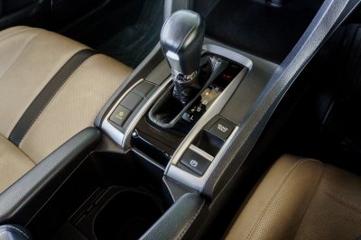 HONDA CIVIC 1.8 EL ปี2018 จด2019 (8กฉ933)