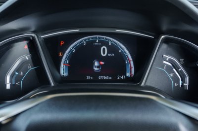 HONDA CIVIC 1.8 EL ปี2018 จด2019 (8กฉ933)