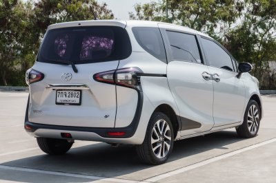TOYOTA SIENTA 1.5 V AT ปี 2017 (7กฉ2802)