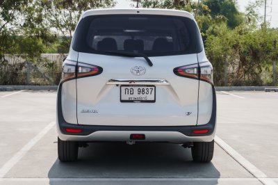 TOYOTA SIENTA 1.5 V AT ปี 2018 (กอ9837)
