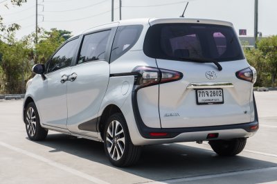 TOYOTA SIENTA 1.5 V AT ปี 2017 (7กฉ2802)