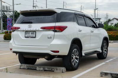 TOYOTA FORTUNER 2.4 V AT ปี 2015 (5กข865)