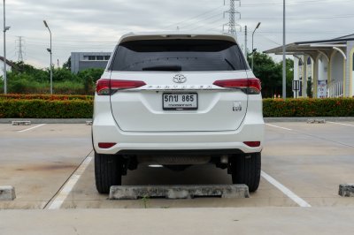 TOYOTA FORTUNER 2.4 V AT ปี 2015 (5กข865)