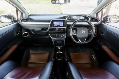 TOYOTA SIENTA 1.5 V AT ปี 2017 (7กฉ2802)