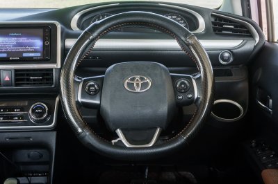 TOYOTA SIENTA 1.5 V AT ปี 2017 (7กฉ2802)