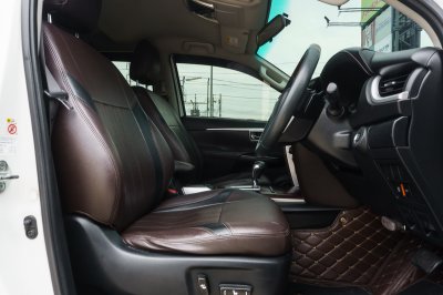 TOYOTA FORTUNER 2.4 V AT ปี 2015 (5กข865)