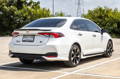 TOYOTA ALTIS 1.8 GR SPORT ปี2021 (2ขง7170)