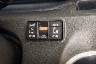 TOYOTA SIENTA 1.5 V AT ปี 2017 (7กฉ2802)