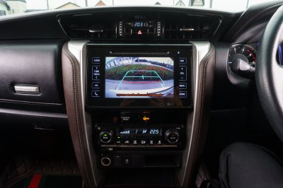 TOYOTA FORTUNER 2.4 V AT ปี 2015 (5กข865)