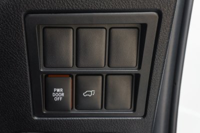 TOYOTA FORTUNER 2.4 V AT ปี 2015 (5กข865)