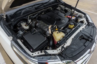 TOYOTA FORTUNER 2.4 V AT ปี 2015 (5กข865)