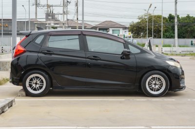 HONDA JAZZ 1.5 SV AT ปี 2015 (ฆง8885)