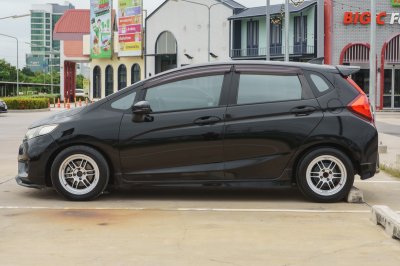 HONDA JAZZ 1.5 SV AT ปี 2015 (ฆง8885)