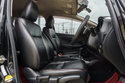 HONDA JAZZ 1.5 SV AT ปี 2015 (ฆง8885)