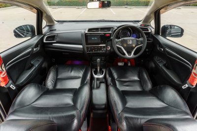 HONDA JAZZ 1.5 SV AT ปี 2015 (ฆง8885)