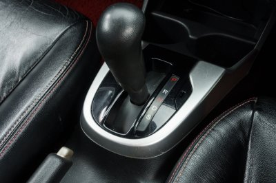 HONDA JAZZ 1.5 SV AT ปี 2015 (ฆง8885)